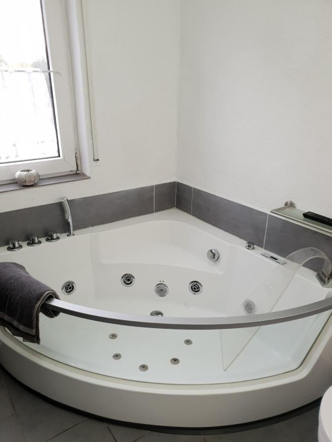 Schöne Wohnung auf idyllischem Reiterhof Nähe Burg Eltz und Mosel Münstermaifeld Exterior foto